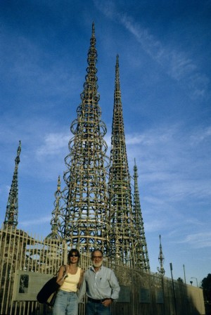 Jo Farb Hernández with SPACES Archives Founding Director Seymour Rosen at the Watts Towers, 2000. Photo: Sam Hernández