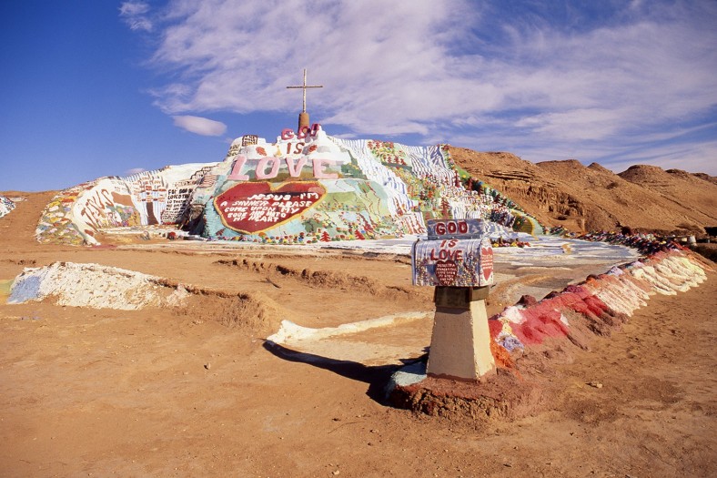 salvationmountain monument v2