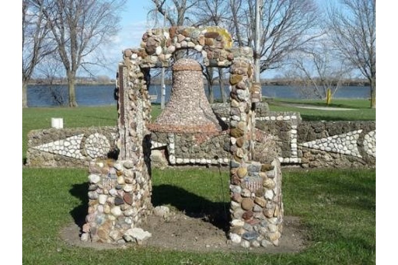 arco-rock-liberty-bell