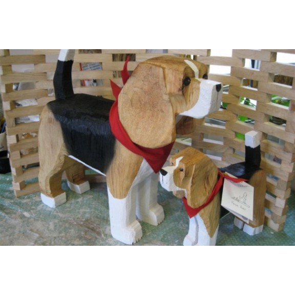 beagle-large-and-small-standing-1024-size-960x640