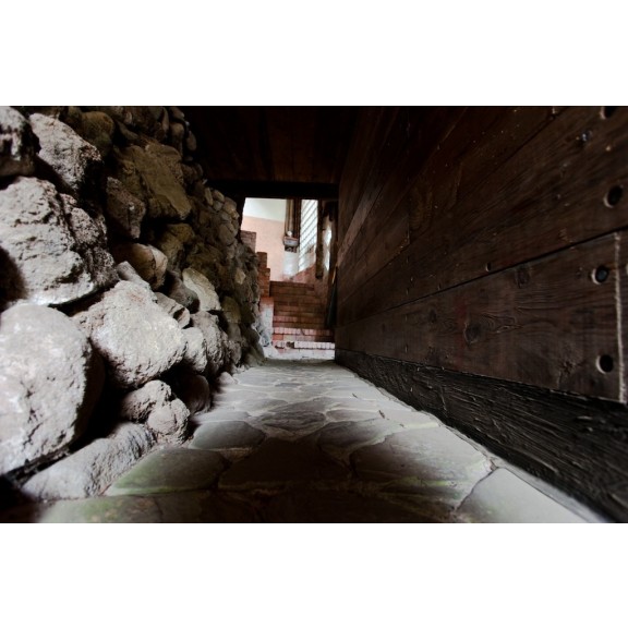 cave-like-walkway
