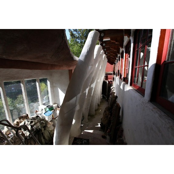 teahouse-earthquake-nyt-jim-wilson