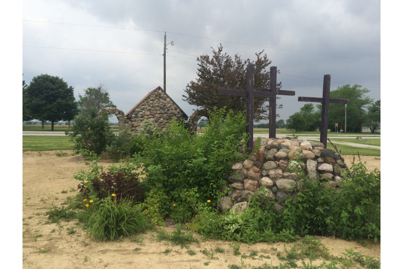 chapel-east-facade-and-garden