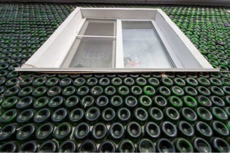 champagne-bottle-house2-550x366