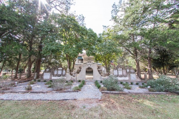 Laura Pope Forester's Museum and Garden in Ochlocknee, Georgia. Image courtesy of Courtney Wahl. 