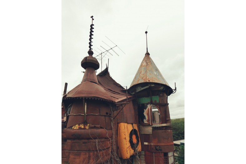 victor bobbie moore junk castle 34125923110 o